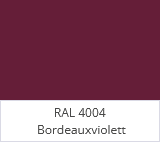 Stilvolles Gartenhaus in Hellgrau mit Bordeaux-Details, eingebettet in eine natürliche Gartenlandschaft mit Sitzgelegenheiten.